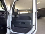 運転席ドアパネルになります。