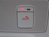 万が一のときのSOSコール。事故や急病時等にボタンひとつで専門のオペレーターに接続。警察や消防への連携をサポートします。別途お申し込みが必要です