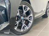 BMW純正アロイホイールはモデルやパッケージに合わせてデザインされています。洗練されたデザインで、足元の個性を引き立てます。