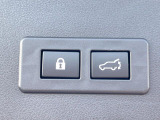 【パワーバックドア】スマートキーや運転席のボタンを押すだけでリアゲートが自動で開閉します!荷物を持っている時や、高い位置にあるバックドアを閉める際に便利な機能です♪