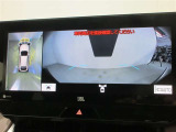 パノラミックビューモニター付きです。車両を上から見たような映像をディスプレイオーディオ画面に表示。運転席からの目視だけでは見にくい、車両周辺の状況をリアルタイムでしっかり確認できます。