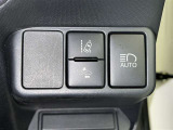 オートマチックハイビームとは、先行車や対向車のライトを認識し、ハイビームとロービームを自動で切り替える機能です。夜道の視界を確保します。詳細は販売店スタッフまでおたずねください。
