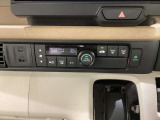 バックでの車庫入れも安心です! リアカメラが付いているバックモニター付のナビを装備しております。バンパーについているソナーや、操作線もついており距離感も画面から確認できます。