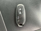 スマートキー・雨の日、荷物がいっぱいの時、ボタン一つで開閉できて便利です。