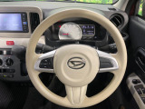 インテリアに合わせたデザインのステアリングは、運転される方のことも考え、運転しやすい形状、大きさです。是非一度、実際に触ってお確かめください。