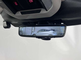 インテリジェントルームミラー付きですので後席に大人が乗ったり大きな荷物を載せて後方確認しずらい時にワンプッシュでカメラへ切り替える事が出来ますので後方を確認が出来ます!