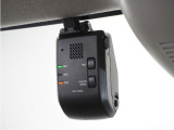 ◆ドライブレコーダー◆映像・音声などを記録する自動車用の装置です。 もしもの事故の際の記録はもちろん、旅行の際の思い出としてドライブの映像を楽しむことができます。