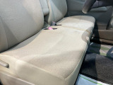 シートにしみ、汚れ、へたりあります。