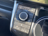 【オートエアコン】一度お好みの温度に設定すれば、車内の温度を検知し風量や温度を自動で調整。暑い&hellip;寒い&hellip;と何度もスイッチ操作をする必要はありません。快適な車内空間には必須の機能ですね♪