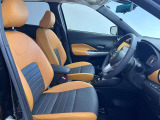 ゆったりと座れる運転席シートですのでストレスなく運転が出来ますよ!