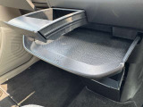 MAX3キロまで可能なトレーがエアコン操作部の下に付いてます☆★ちょっとした小物なども置いてもらえます♪