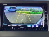 バックモニター付きで、車庫入れやバック時の後方確認をしっかりサポート。モニターに映し出される映像で死角も確認しやすく、狭い場所での駐車や後退時の操作をより安心して行えます。