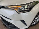 【シーケンシャルターンランプ付きLEDヘッドライト】人気の『流れるウィンカー』付きのLEDヘッドライトを装備♪高級感はもちろん、点灯時は存在感たっぷりで他車からも認識されやすく安心です。