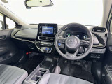 運転席まわりです。 各操作スイッチは使いやすい位置に配置されてます。