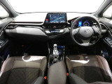 高いホールド性で運転姿勢が安定します。長距離ドライブでも疲れにくいのが魅力です。快適なドライビングライフをお送りください♪