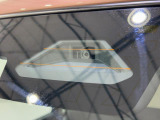 障害物を感知して、衝突の可能性がある場合、運転者へ警告音を発したり、衝突の可能性が高い場合、ブレーキの補助操作を行い、減速して衝突被害を軽減するシステムです。