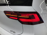 ブレーキランプ・テールランプにもLEDを採用。素早く点灯し、視認性も高いのでブレーキングなどの挙動も後方ドライバーにいち早く知らせます。さらに長寿命や省エネなど、数多くのメリットを兼ね備えています