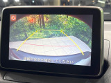 【バックカメラ】駐車時に後方がリアルタイム映像で確認できます。大型商業施設や立体駐車場での駐車時や、夜間のバック時に大活躍!運転スキルに関わらず、今や必須となった装備のひとつです!