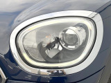 ●LEDヘッドライト:夜間走行時も良好な視界を確保し安心して運転できる高輝度LEDヘッドライトを装備!点灯速度が早く、消費電力も抑えられています。