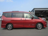 LDW(車線逸脱警報)運転者が意図せず走行車線から逸脱しそうなとき、警報によって注意を促します。