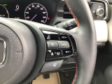 Hondaセンシングの機能のひとつ、アダプティブクルーズコントロール付!アクセルから足を離しても設定したスピードと前車との車間を保ち走行してくれます!車線維持もアシスト☆高速道路で疲労軽減ですね☆