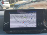 最近ではスマホをナビ代わりにしたりしますが運転中の操作が危ない、すぐに熱くなる、電話がかかってきたら使えないなどデメリットも多いです。まだまだカーナビは必須です。