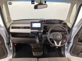 【前方視界】開放的な前方視界!運転がしやすく疲れにくいです♪窓が大きく、見通しがとっても良いおクルマですよ♪