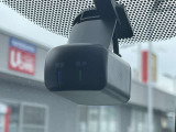 <ドライブレコーダー>初めから付いていると嬉しいアイテムですね!前後2カメラドライブレコーダー。ナビにも連動しているので便利です。運転状況を映像と音で記録できナビ画面で記録した映像の再生可能
