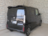 オプションになりますが、ボディーコーティングもご用意しております。新車の輝きに近づき、洗車などのお手入れも楽になりますよ。