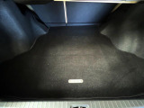 積み下ろしのしやすいデッキにはたっぷりと荷物を積み込んでいただけます。遊びから仕事まで、様々なシーンで頼れます♪