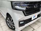 【LEDヘッドライト】悪天候や夜間走行時も良好な視界を確保し安心して運転できる高輝度LEDヘッドライトを装備!点灯速度が早く、消費電力も抑えられています。