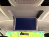 【フリップダウンモニター】大画面モニターで後席でもエンタメをお楽しみいただけます。小さなお子様にも大人気の装備です♪