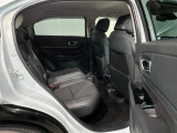 ゆったり座れるリヤシート!足元が広々としていて、乗り心地も良いです!