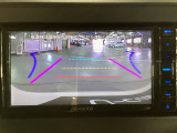 リバースと連動してバックカメラが起動します。