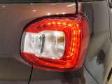 LEDテールライトです。省電力、高輝度のLEDは明るく照らすので夜間運転時の視認性を高めます。スタイリッシュな見た目で細かいところもこだわりたいあなたに!