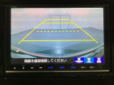 バックでの車庫入れも安心です! リアカメラが付いているバックモニター付のナビを装備しております。操作線もついており距離感も画面から確認できます。