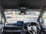 リアからの眺めです!開放感があり、快適な車内をご提供できます!