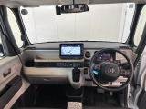 見通しの良い運転席回りとなっておりますので安心して運転をして頂けます!窓が大きいので明るく開放的な室内です