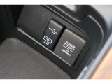 USBオーディオ用ソケットがついていますので携帯電話などを接続すれば音楽等の再生が可能です!充電用ソケットもございます!
