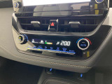 オートエアコンは温度を設定するだけで、自動で風量などを設定してくれます。運転しながら操作も必要ないので、安全性も向上します。