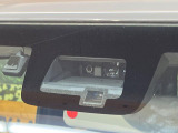 【スズキセーフティサポート】走行中に前方の車両等を認識し、衝突しそうな時は警報とブレーキで衝突回避と被害軽減をアシスト。より安全にドライブをお楽しみいただけます。