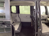 スライドドアだから、隣の車との距離が近い駐車場でも安心。チャイルドシートへの乗せ降ろしや、大きな荷物の積み込みもストレスなく行えます。