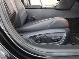 パワーシート搭載。微妙な調整が手軽にでき、ピッタリなポジションで運転することが可能です。
