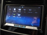 【ディスプレイオーディオ】普段スマホで聴いている音楽も車内スピーカーで聴けます。スマホをつなぐには別途、ケーブル等が必要です。