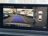 ●サラウンドビューカメラ『車両の4つのカメラから得た映像を合成し、上空から眺めているような映像をモニターに映し出します。車両周辺の歩行者や障害物などの発見に役立ちます。』