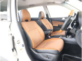 運転席シートは、座り心地を追求した座面構造を採用しています。そのため、近場へのちょっとした移動からロングドライブまで、あらゆるシーンで快適なドライビングをお楽しみいただけます。