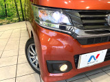 【HIDヘッドライト】非常に明るく前方を照らしてくれるので、悪天候や夜間の走行時も視界良好で安心してお乗りいただけます。