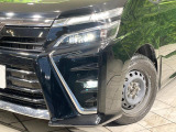 【LEDヘッドライト】悪天候や夜間走行時も良好な視界を確保し安心して運転できる高輝度LEDヘッドライトを装備!点灯速度が早く、消費電力も抑えられています。