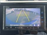 バックでの駐車が苦手な方や運転にあまり自信のない方でも後方の視界をしっかりサポート。安心して車庫入れが出来るバックカメラを装備しています!