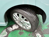 タイヤサイズは155/65R14です。日産純正アルミ装着です☆